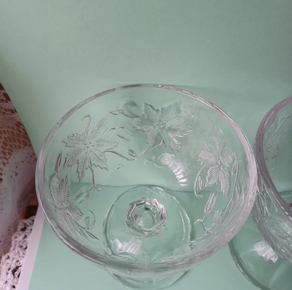 SET OF 4 PRINCESS HOUSE FANTASIA FOOTED DESSERT/SHERBET BOWLS POINSETTIA PATTERN - Picture 5 of 15